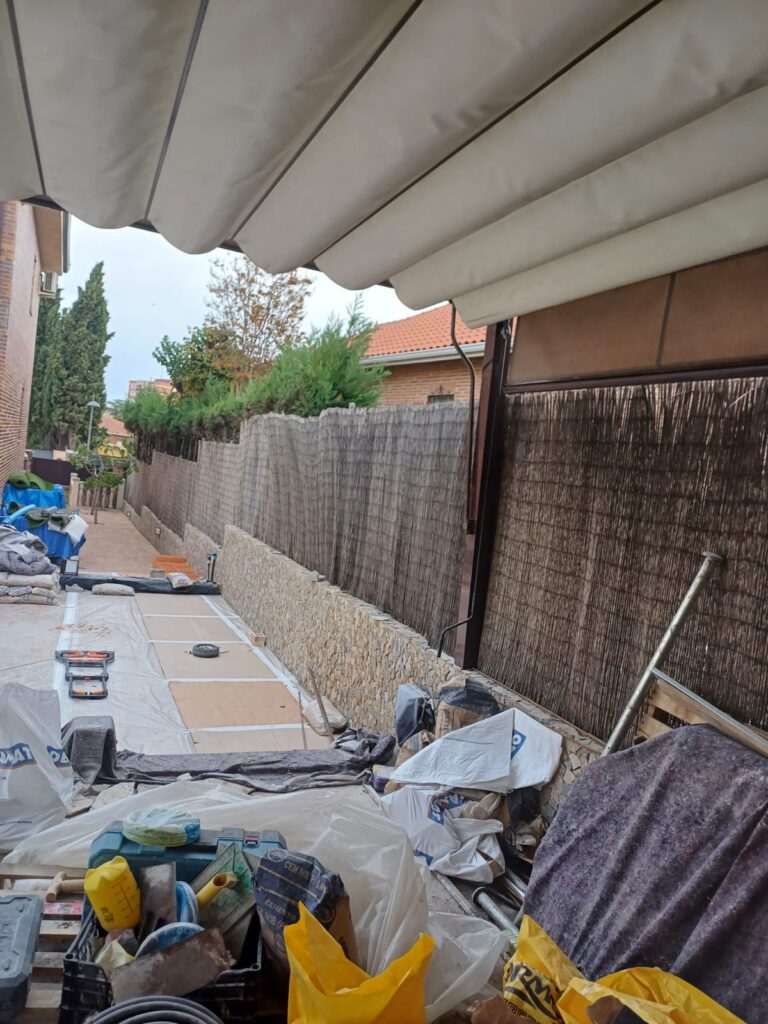 Muro chalet con valla de separacion basica